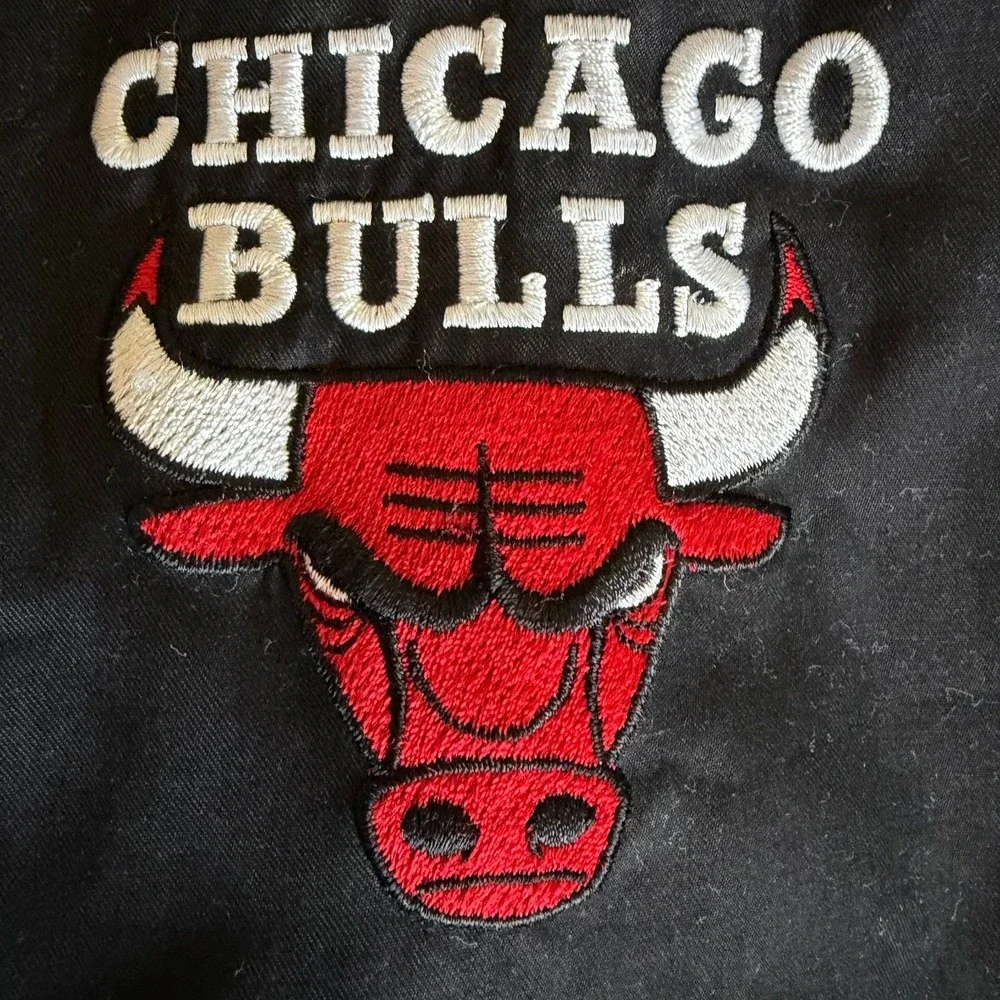 Vintage 90's Reebok NBA Chicago Bulls Black V-neck Warm Up Pullover Jacket XL